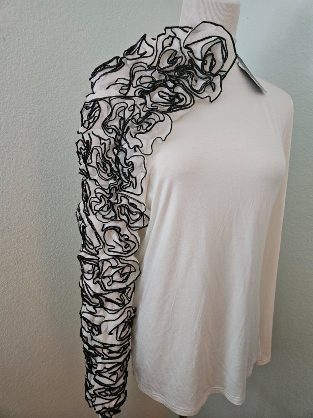 puffed sleeve GRACIA top - Picture 2 of 5